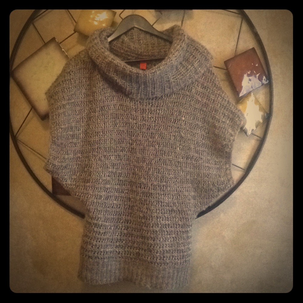 AKUALANI Sweater
